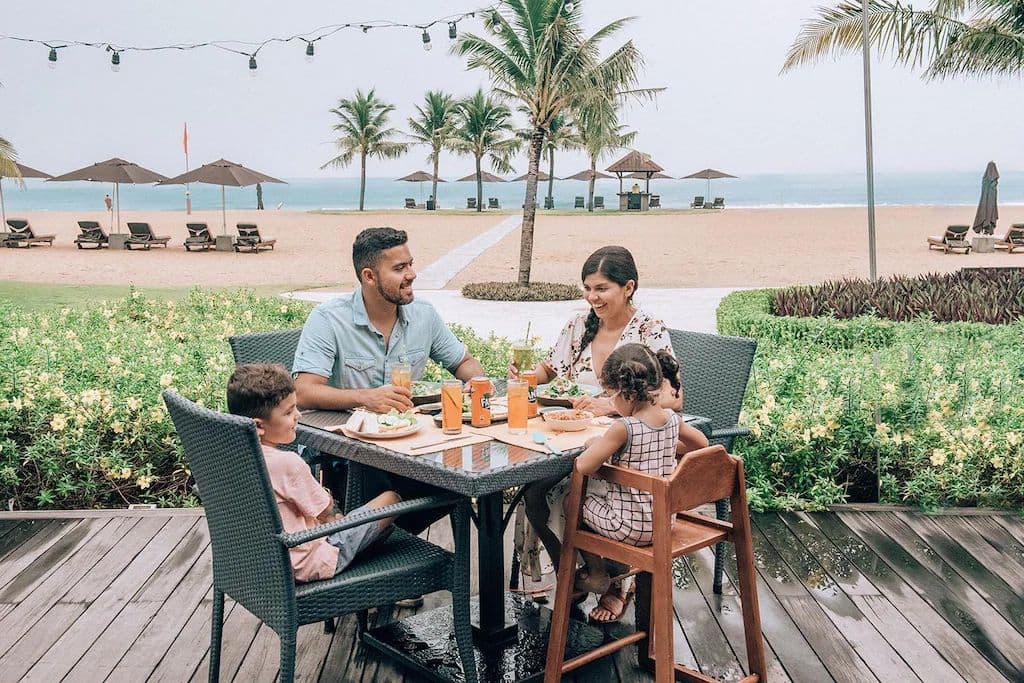 Combo 3N2Đ Angsana Lăng Cô: Vé Máy Bay + Đưa Đón Sân Bay + Bữa Sáng 5